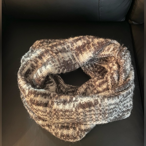 White & Grey Circle Scarf - Picture 3 of 3